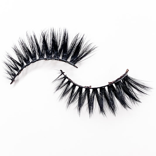 Fiona – Tapered 3D Mink Lash Strip with Wispy Center Lift