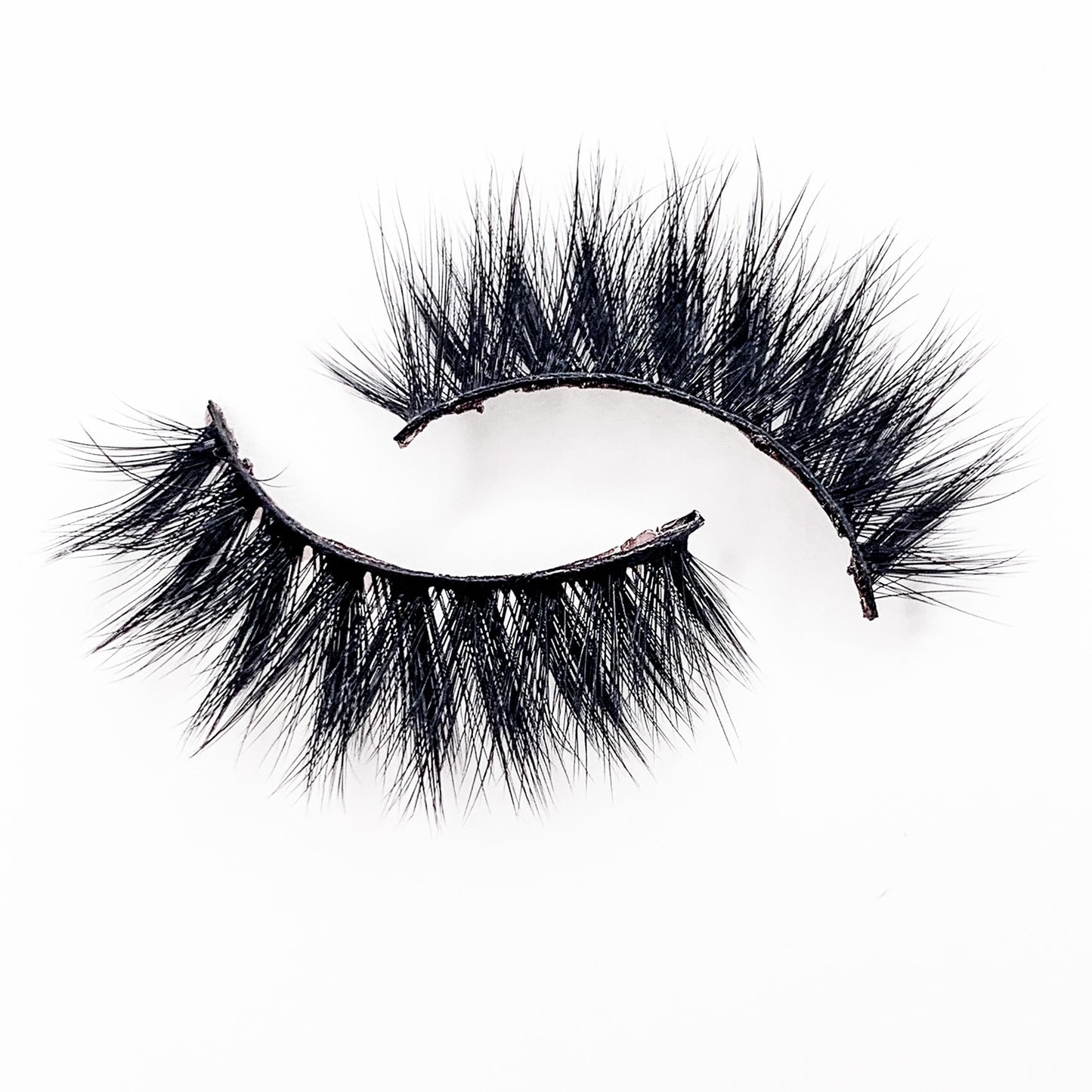 Phoebe – Soft 3D Mink Lash Strip with Balanced Volume & Natural Glam